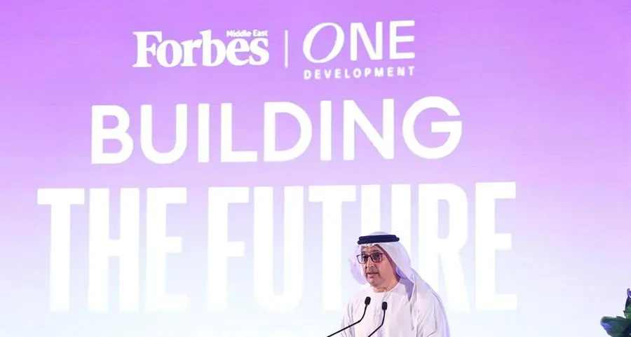 قمة فوربس الشرق الأوسط \"بناء المستقبل\" تنطلق في أبوظبي بالشراكة مع وزارة الطاقة والبنية التحتية ودائرة البلديات والنقل موحّدةً الجهود نحو مستقبل حضري أكثر ذكاءً واستدامة
