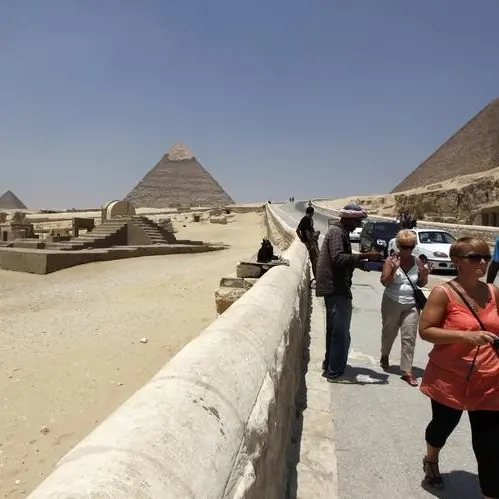 وزير مصري يتوقع ارتفاع عدد السياح إلى 15.2 مليون سائح العام الجاري