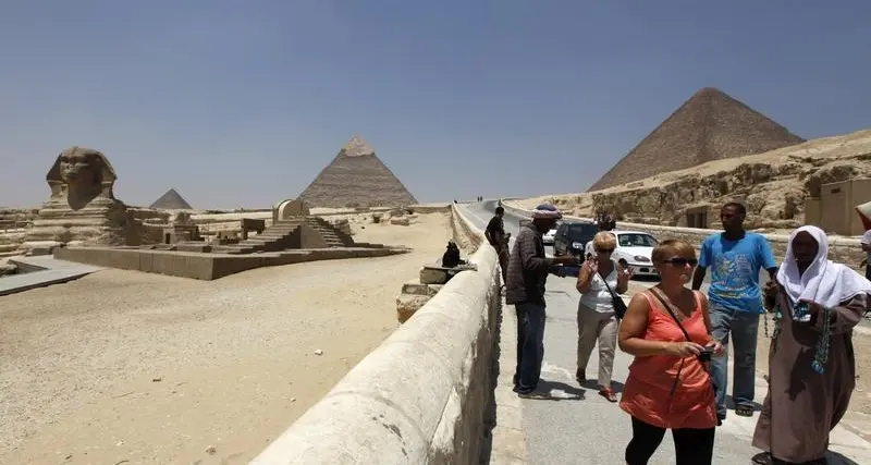 وزير مصري يتوقع ارتفاع عدد السياح إلى 15.2 مليون سائح العام الجاري