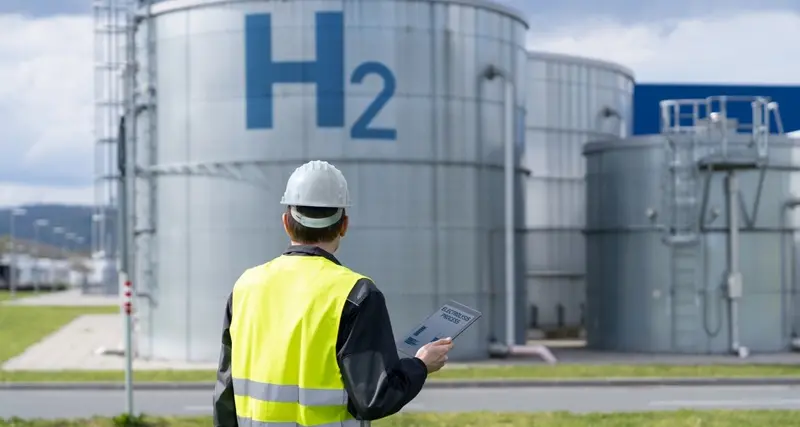 Oman starts receiving supplies for first green hydrogen project